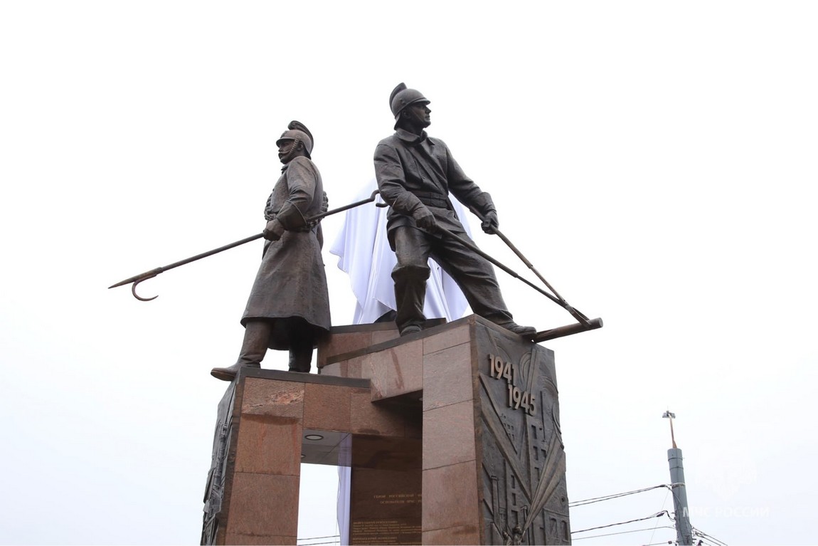 Памятник пожарным и спасателям трех эпох - г. Нижний Новгород,пр. Гагарина  на портале ВДПО.РФ